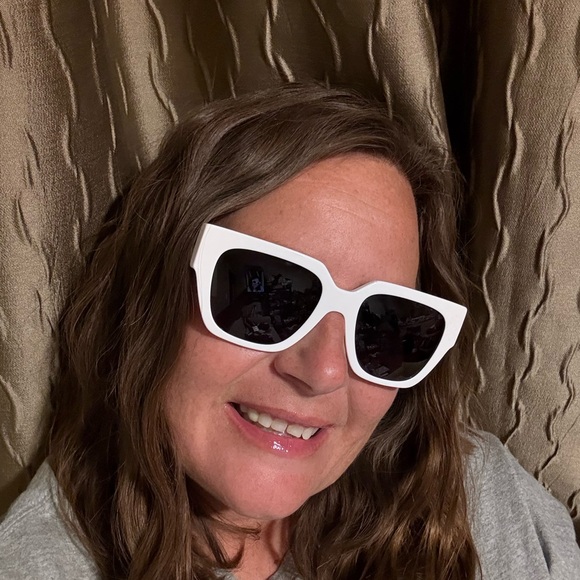 Versace New Authentic White Sunglasses Cloth and Case - Picture 5 of 9